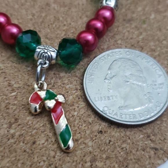 Handmade Candy Cane Christmas bracelet - Picture 5 of 6
